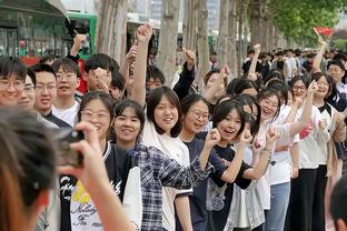 鲁媒：克雷桑踩场未参与互动环节，客战海港刘世博预计继续首发